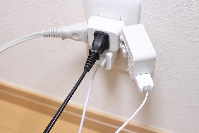 たこ足配線は危険 理由を理解して容量や使い方を守れば大丈夫 電気エンジニアのツボ